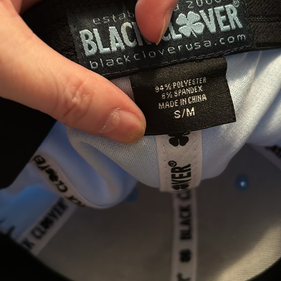 Black Clover High End Golf Baseball Cap S/M Live Lucky - Picture 5 of 7